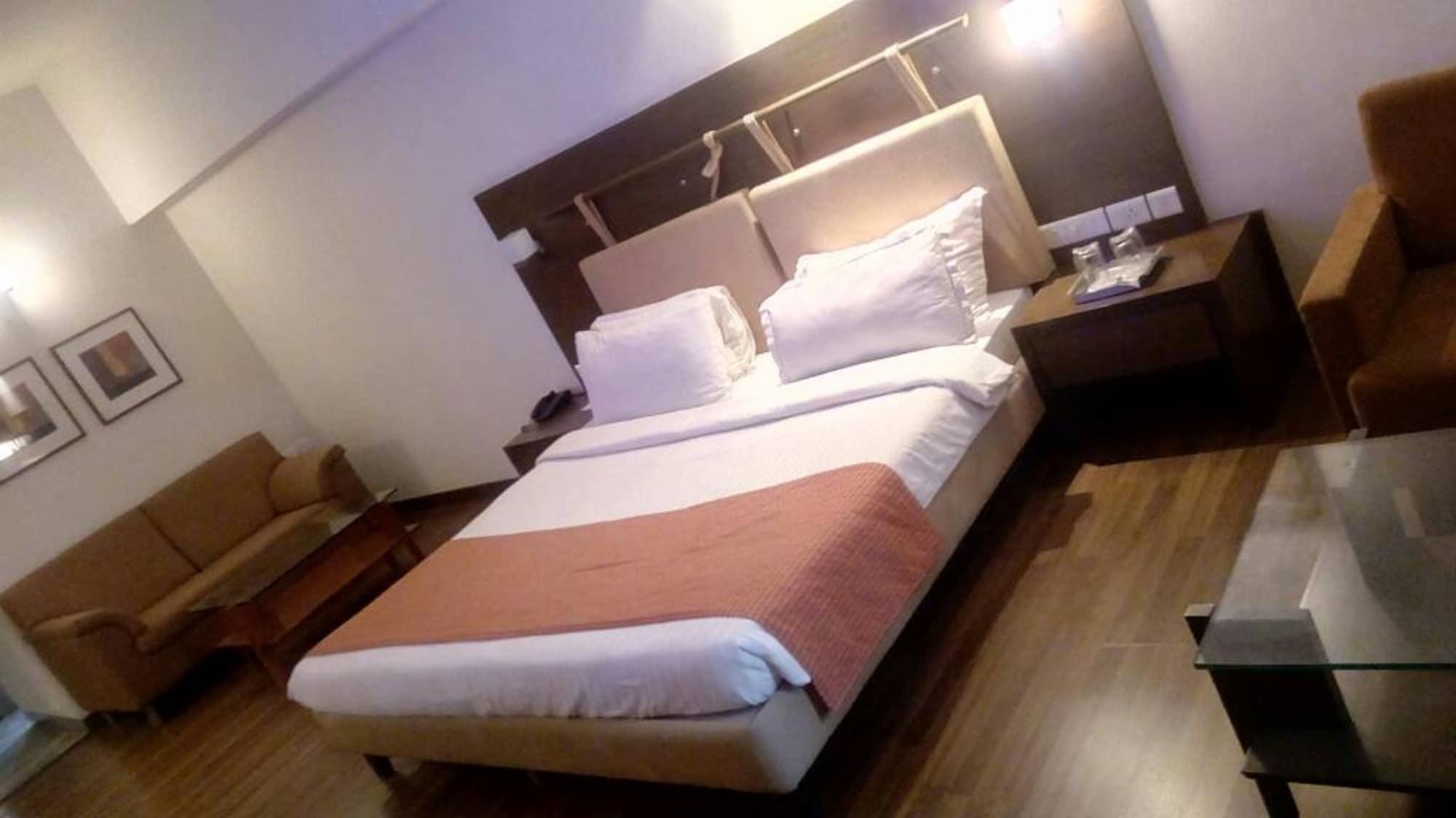 Hotel Cambay Sapphire, Gandhinagar Esterno foto